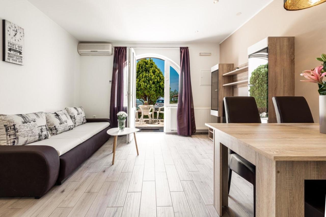 Village Apartments Mimi Pridvorje Экстерьер фото